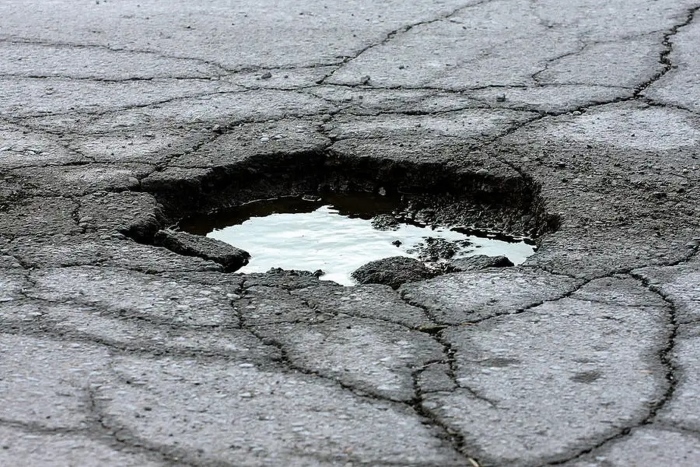 工黨與保守黨皆提出會改善道路品質政策。