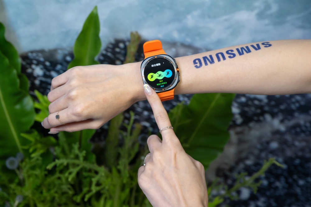 三星 Galaxy Watch Ultra 來了：對標 Apple Watch Ultra，強化健康紀錄、支援 10ATM 防水
