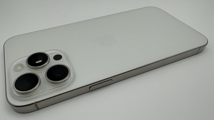iPhone 15 Pro Max工程機曝光：原本有配備觸覺回饋按鈕，但後來量產階段取消了