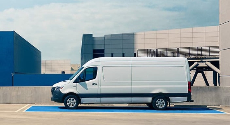 Mercedes-Benz 在美國電動車銷量直線下滑，EQS 下跌超過 50%