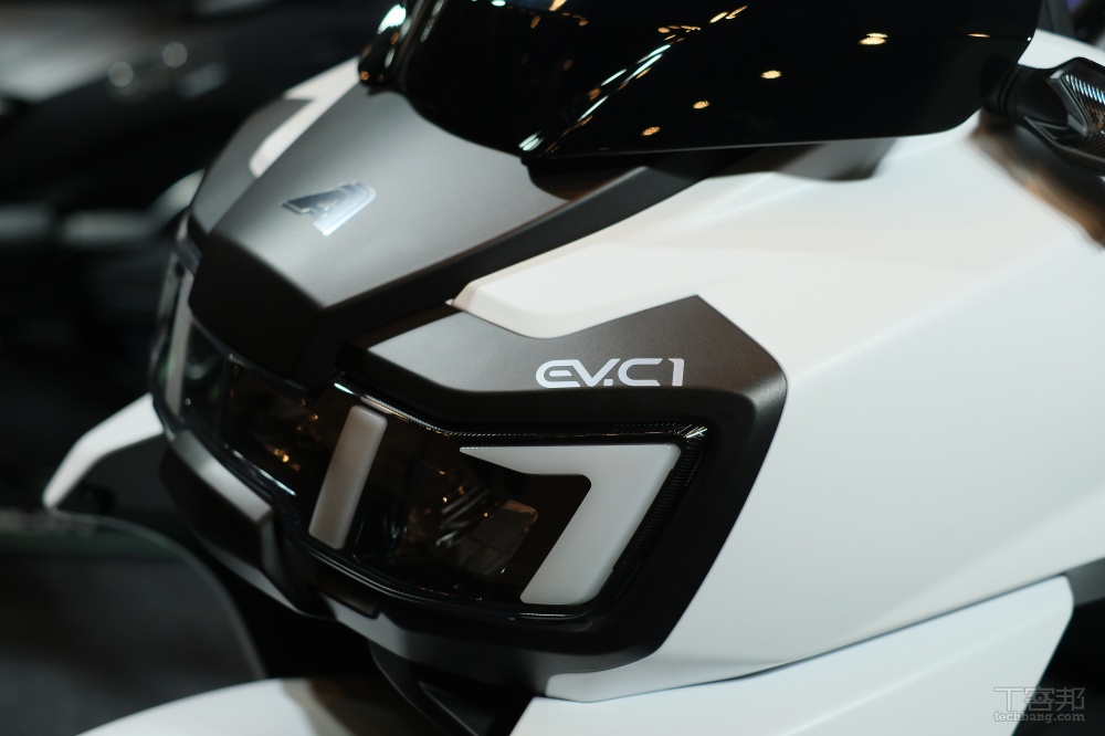 宏佳騰電動跑旅 EV-C1 正式上市 ，124,980 元限時購車再享折價優惠