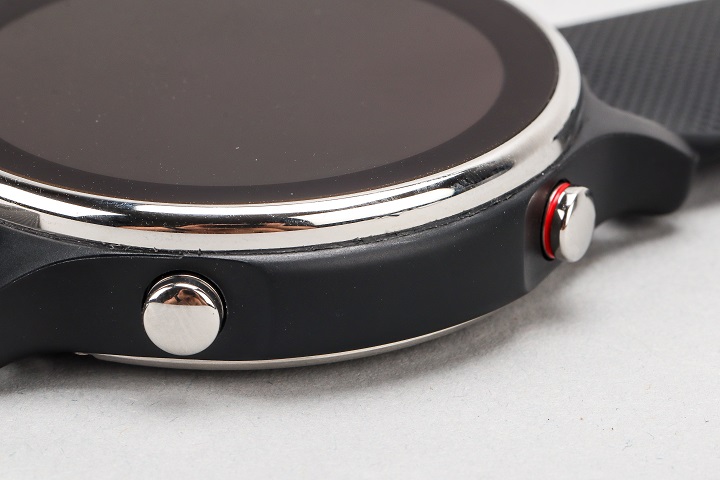 VivoWatch 6 提供二顆實體按鍵，錶面右上角有紅邊框的是返回鍵及具備微電感測器，右下角則是快捷鍵。