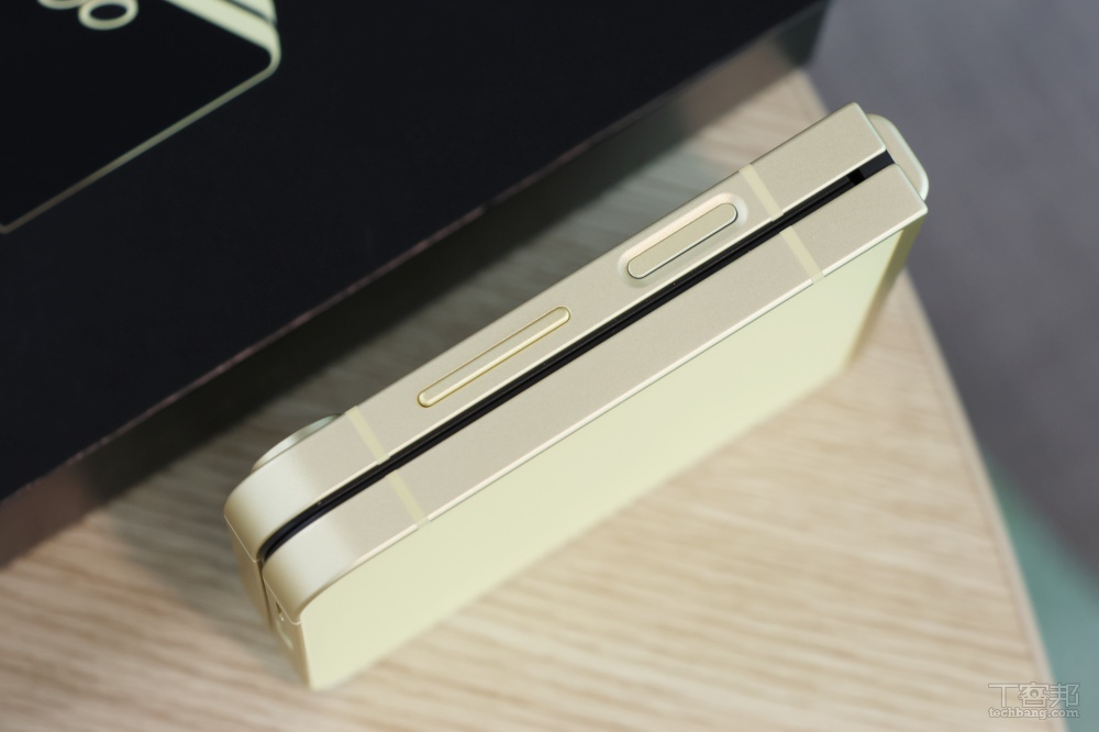 三星 Galaxy Z Flip 6 小摺實測：放入口袋的 AI 神器，價格35,888 元起