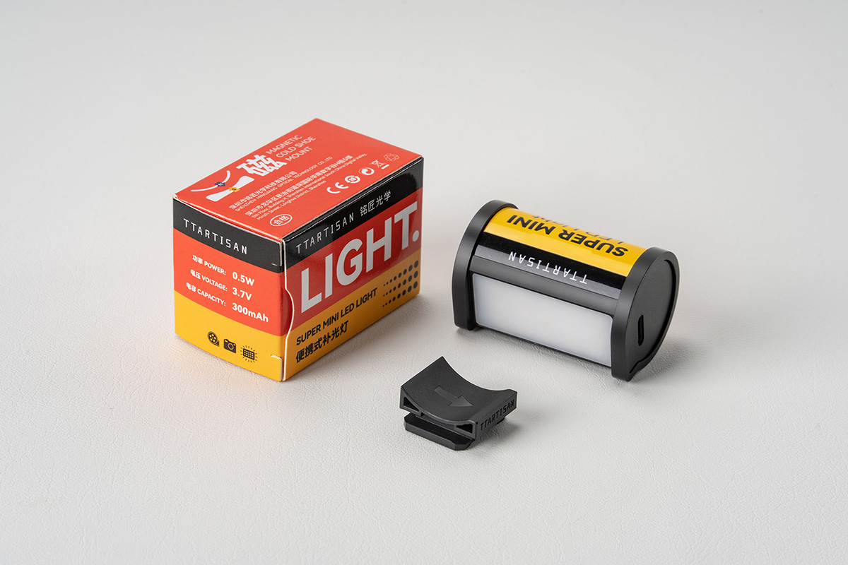 銘匠光學推出TTArtisan LED Light底片造型迷你LED補光燈！磁吸安裝快速又方便