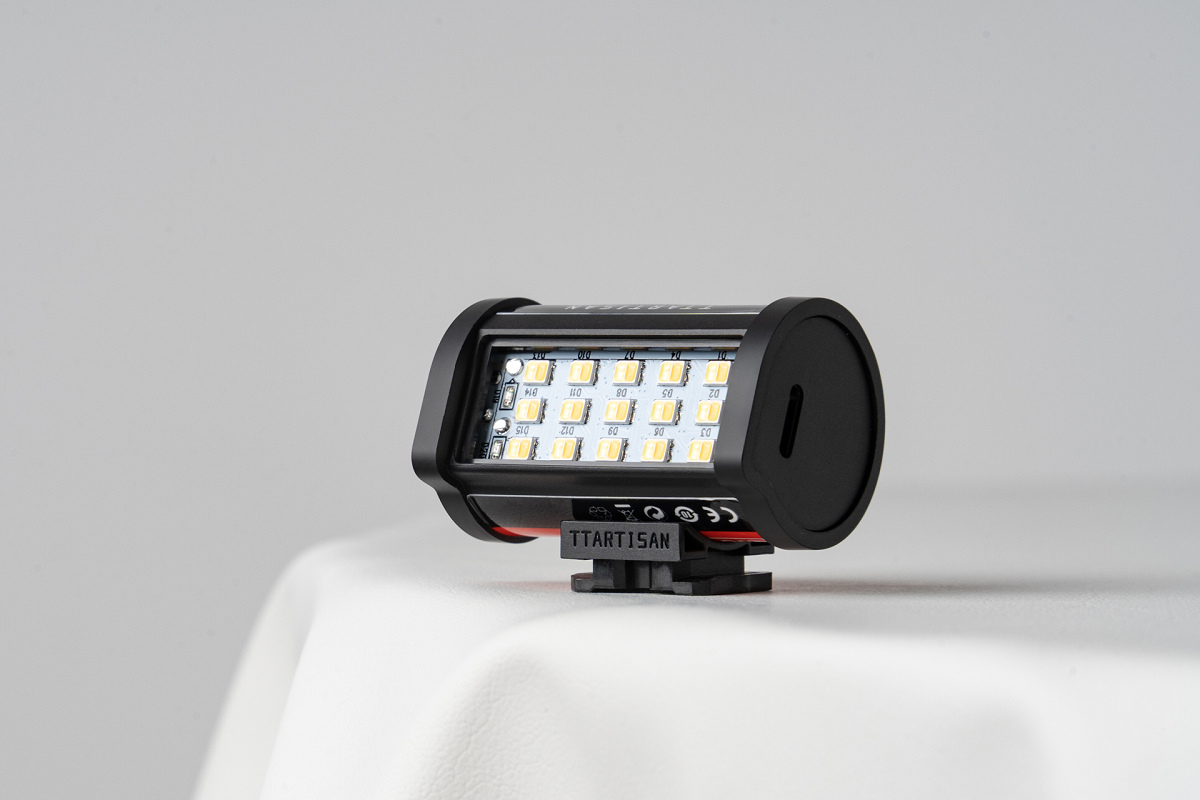 銘匠光學推出TTArtisan LED Light底片造型迷你LED補光燈！磁吸安裝快速又方便