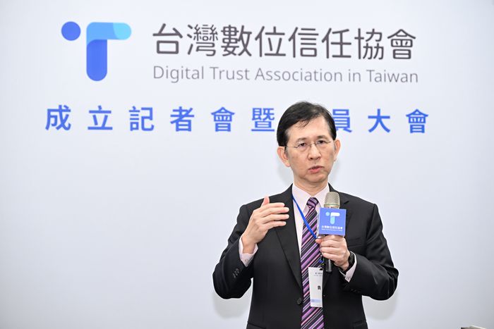 數位發展部部長黃彥男