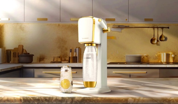 SodaStream ART Gold 氣泡水機奢華白金新色登場！預購優惠價 4,990 元起，買再抽 Dyson 造型器
