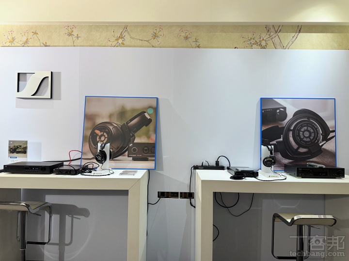 宙宣展房中也設置了多款 Sennheiser 耳機機種供民眾親臨體驗與試聽。