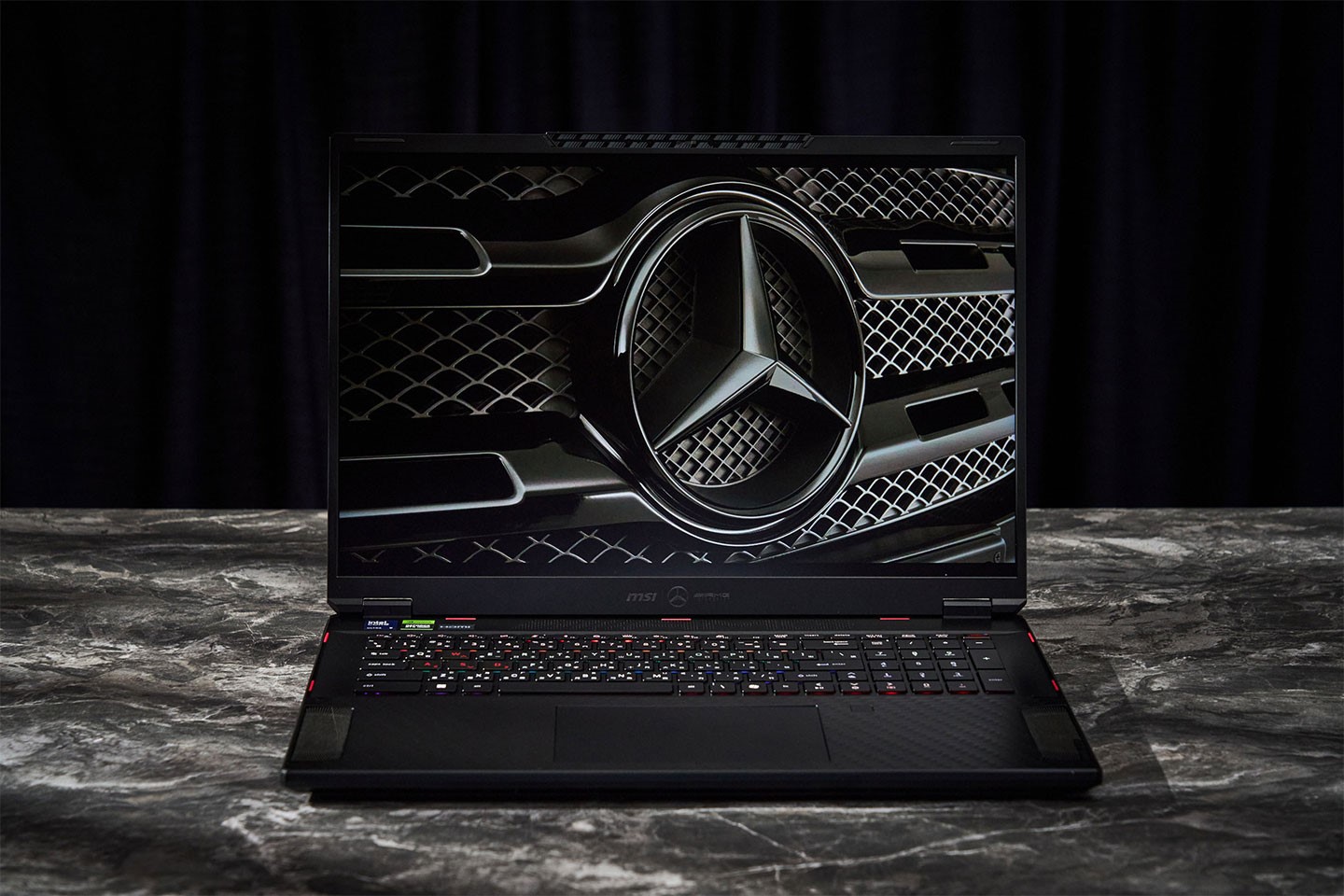 聯名第二彈 MSI Stealth 18 Mercedes-AMG Motorsport 再次向世人展現微星高超的造機工藝。