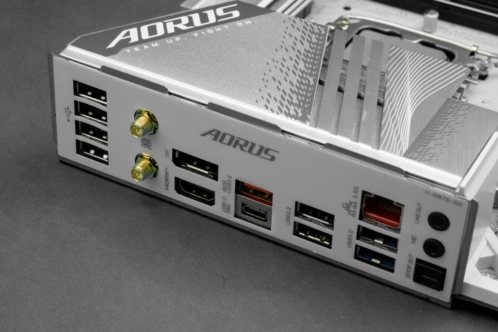 體積稍減、效能不變！Z790M AORUS ELITE AX ICE M-ATX 主機板評測