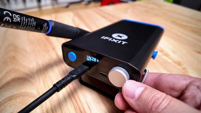 iFixit推出支援USB-C的充電電烙鐵，功率高達100W、價格約台幣2600元
