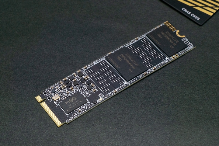 Gen4x4 攻頂的速度表現：7,400 MB/s！把 M.2 插槽榨乾的 KLEVV CRAS C925 M.2 NVMe PCIe SSD