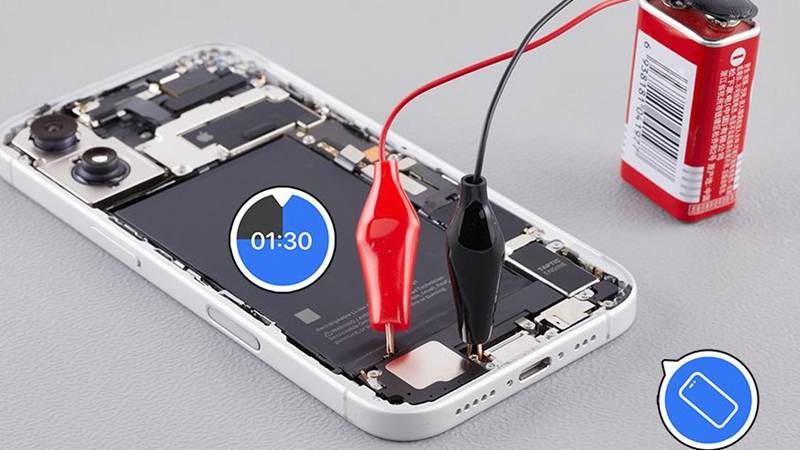 Apple 的 AASP 維修指南介紹了如何使用 9V 電池拆卸電池外殼。