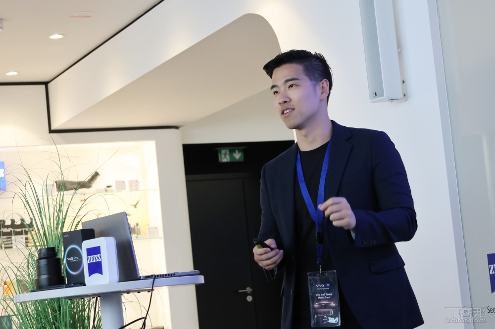 vivo 台灣資深產品經理李長威表示：「在過去四年中，vivo 與蔡司取得了顯著的里程碑，也很高興能繼續合作，推動創新，為用戶提供最佳的影像解決方案。長期來看，vivo 將在影像技術上繼續突破極限，同時探索如 3D 影像和智慧醫療等創新領域。」