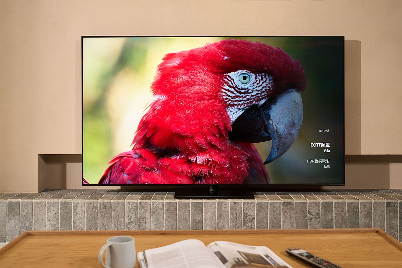 如前文提到的，TV-75W95AGT 支援現階段 HDR 全格式再生，包含 HLG、HDR10、HDR10+ Adaptive、Dolby Vision，且放映影片時，也會自動偵測影像格式，其中 HLG、HDR10、HDR10+ Adaptive 也可透過選單自行設定動態與色域格式。