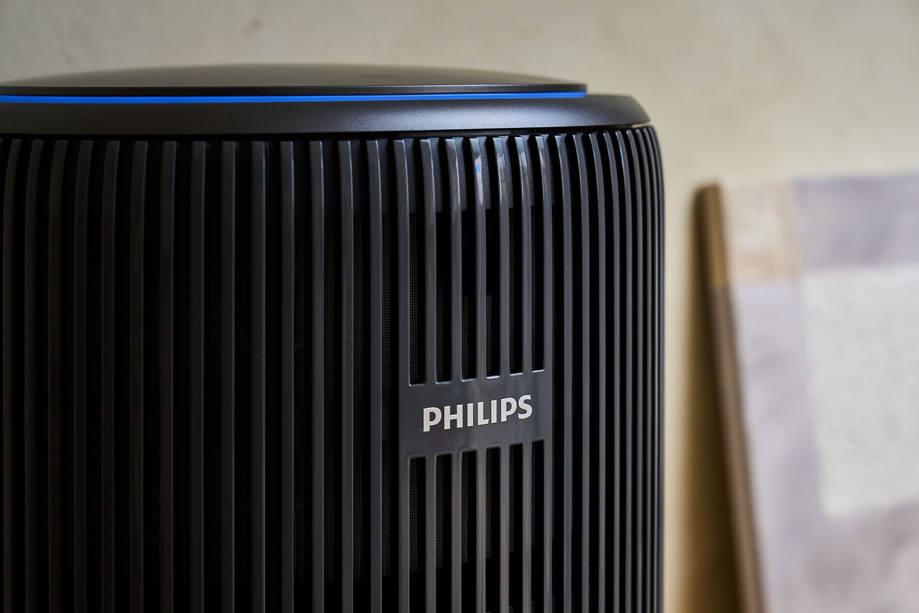 PHILIPS 品牌標誌設計在機身前方。