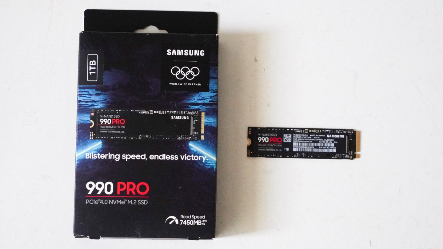 固態硬碟為Samsung 990 Pro 1TB。