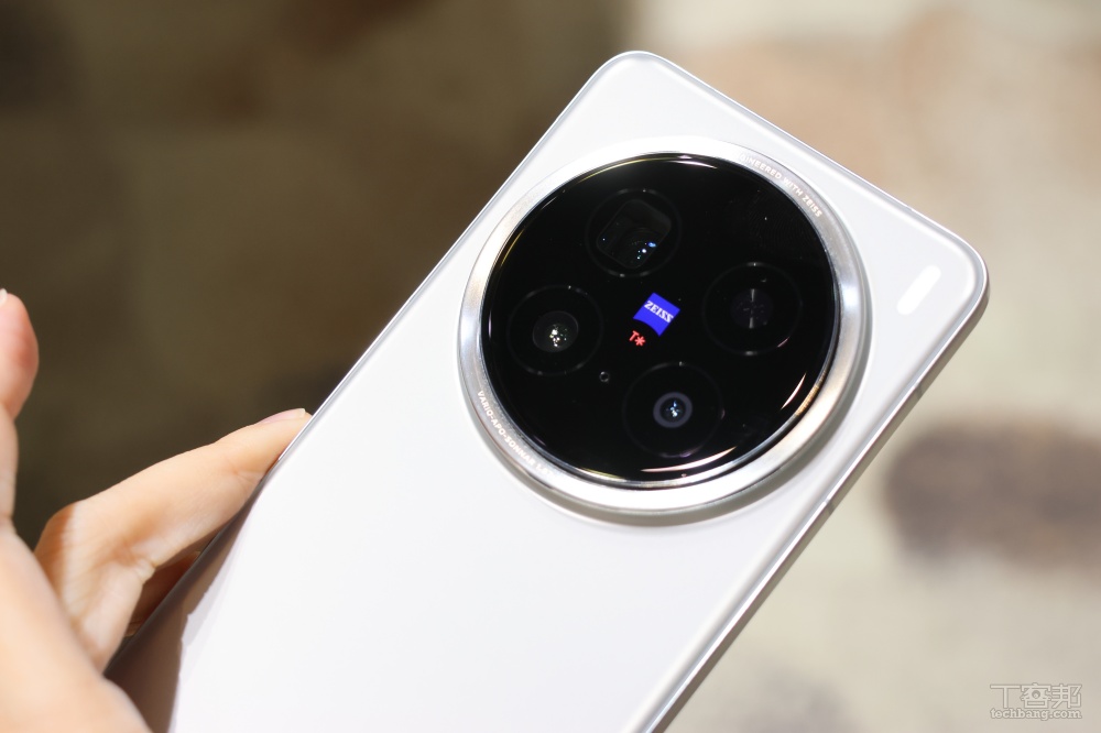 vivo X200 系列台灣上市，X200 售價 29,990 元起、官方通路預購送五月天演唱會門票