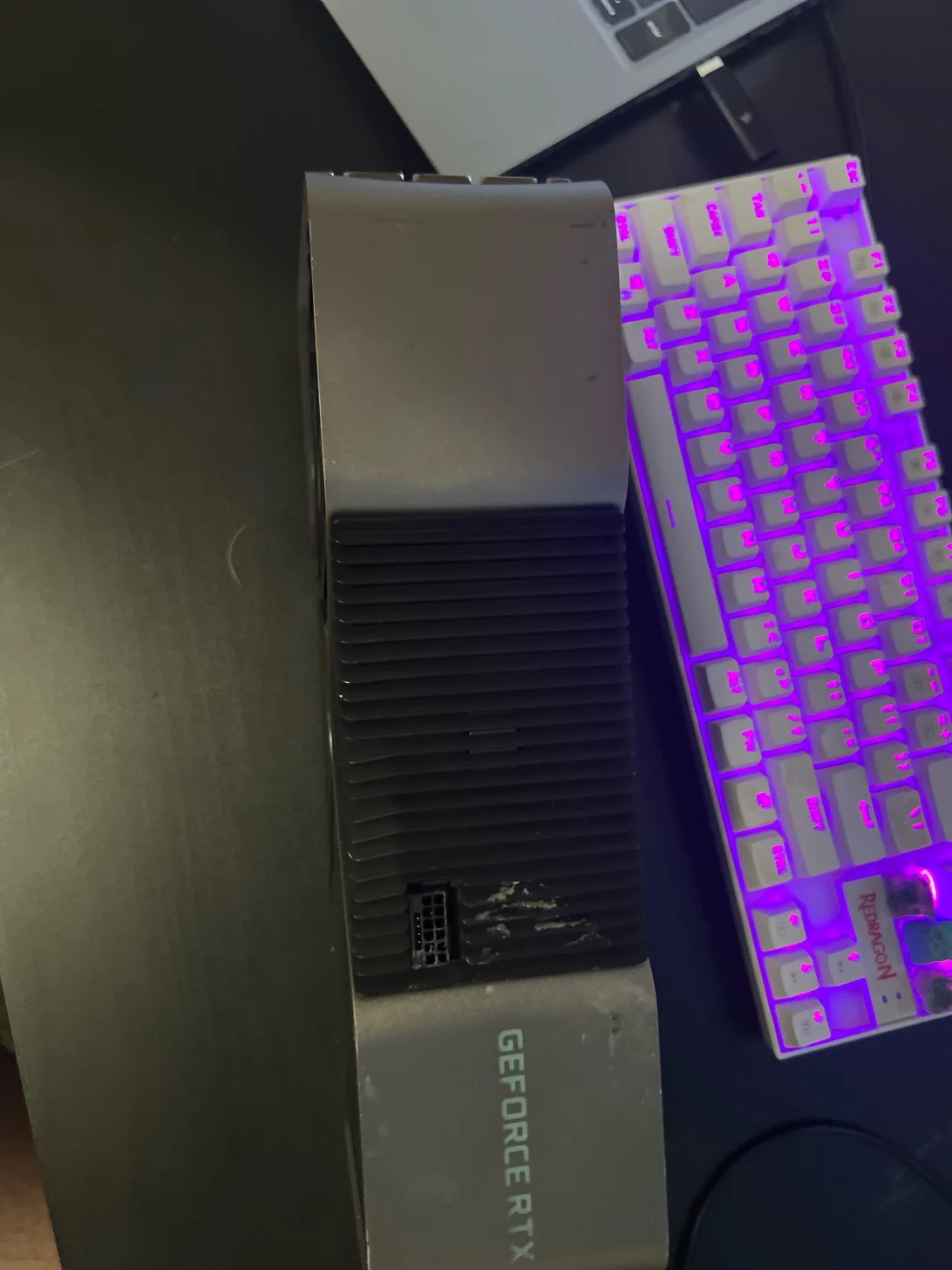 網友在垃圾堆裡找到「哥吉拉級」顯卡，竟是NVIDIA 未推出的GeForce RTX 4090 Ti