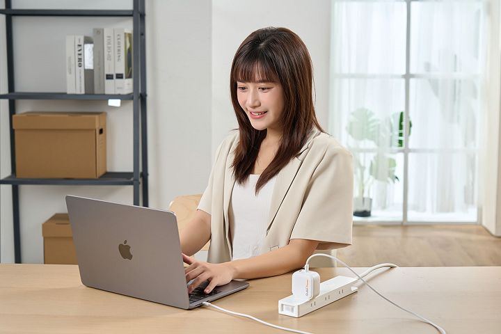 Qubii Power 超能備份也可以跨平台、跨裝置使用，要連接 Windows 或 Mac 電腦也沒問題。