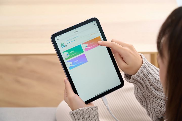 Qubii Power 超能備份也支援在 iPad 上使用，並維持 Qubii Pro App 簡單直覺的操作介面。