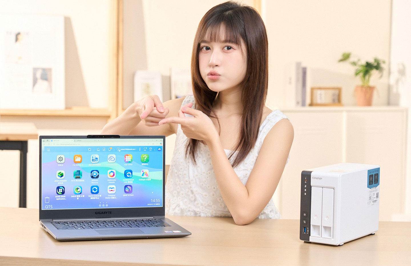 智慧安裝完成後，即可重啟 NAS 並透過網頁介面登入 QTS 系統，圖像化的介面也非常容易上手。