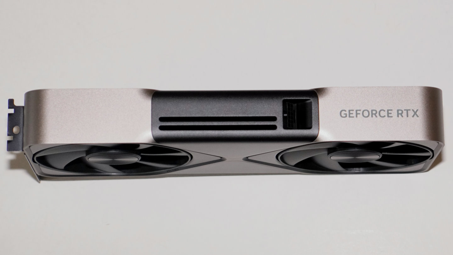 GeForce RTX 5080 Founders Edition的TDP只有360W，尺寸為雙槽設計。
