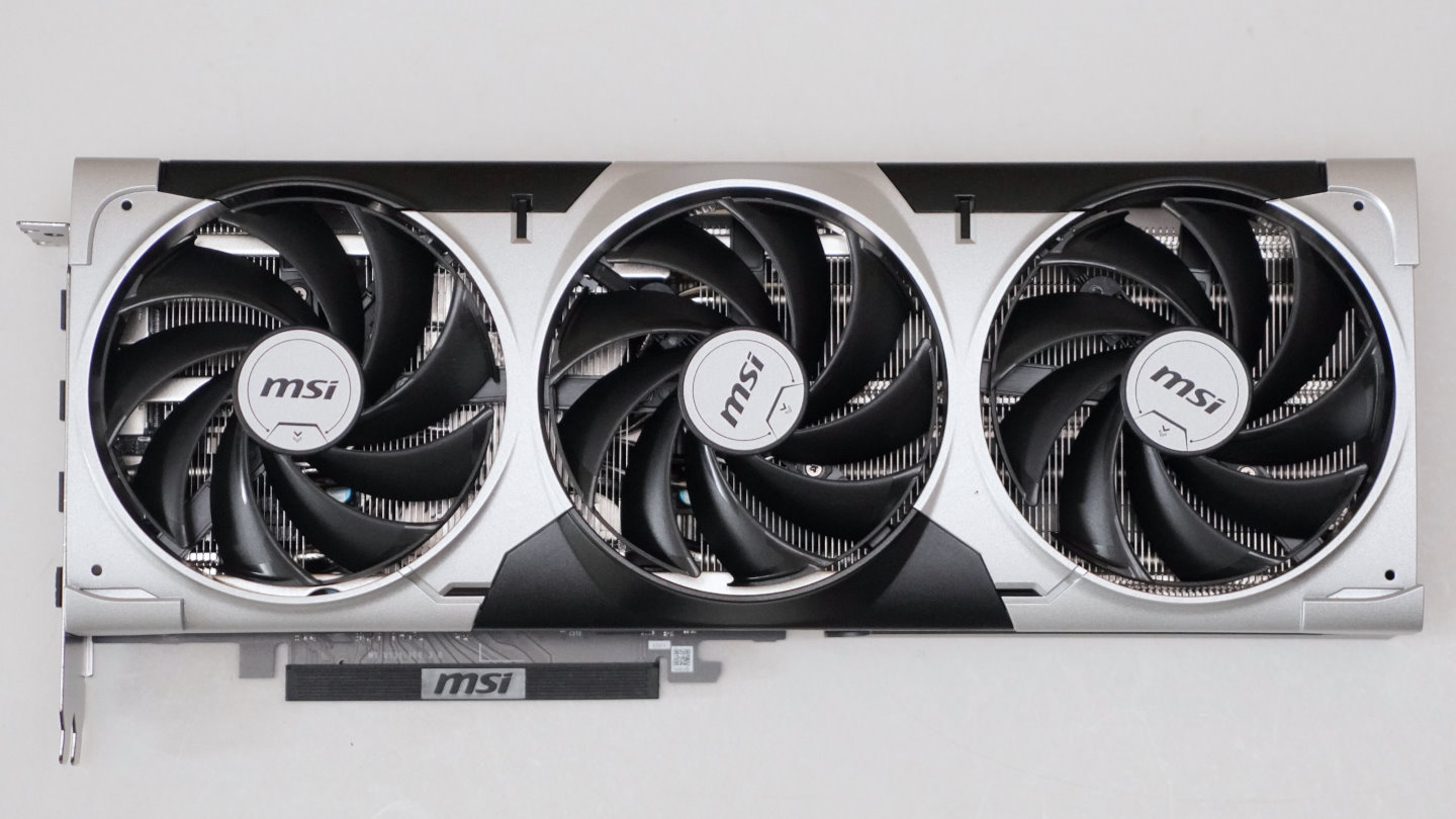 MSI GeForce RTX 5070 Ti 16G VENTUS 3X OC搭載3組Torx Fan 5.0風扇，能提供更強大的氣流與散熱效果。