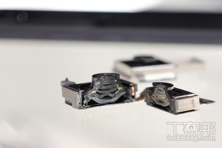 Vivo 直接在 X 系列旗艦機中導入 ZEISS 光學技術，來消彌長焦鏡常有的紫邊問題。