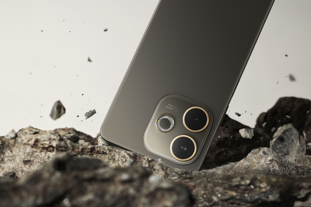 OPPO A5 Pro 5G 發表，萬元有找的 AI 手機、還能水下攝影