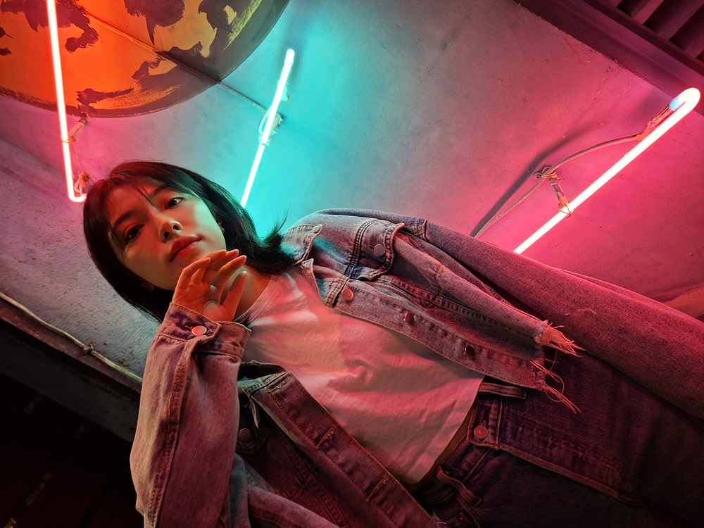 夜拍時 Galaxy A56 的表現很不錯，仍然能保留足夠畫面細節，色彩層次也很豐富。