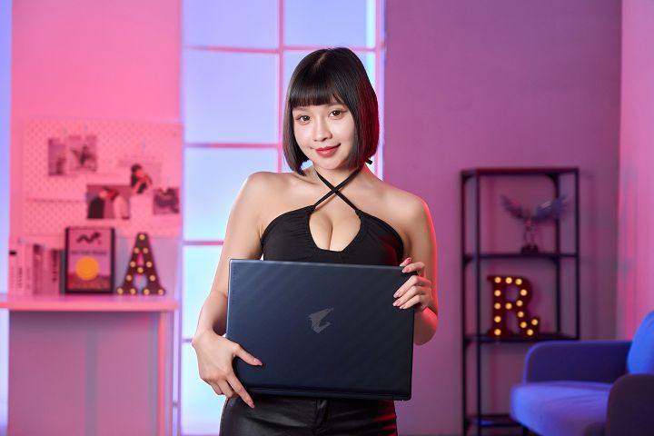 AORUS MASTER 16 評測：全方位頂級戰力筆電，效能、AI 與設計一次到位