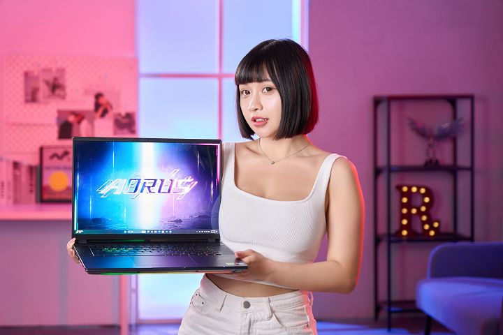 AORUS MASTER 16 評測：全方位頂級戰力筆電，效能、AI 與設計一次到位