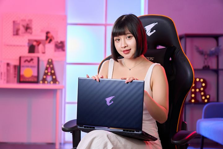 AORUS MASTER 16 評測：全方位頂級戰力筆電，效能、AI 與設計一次到位