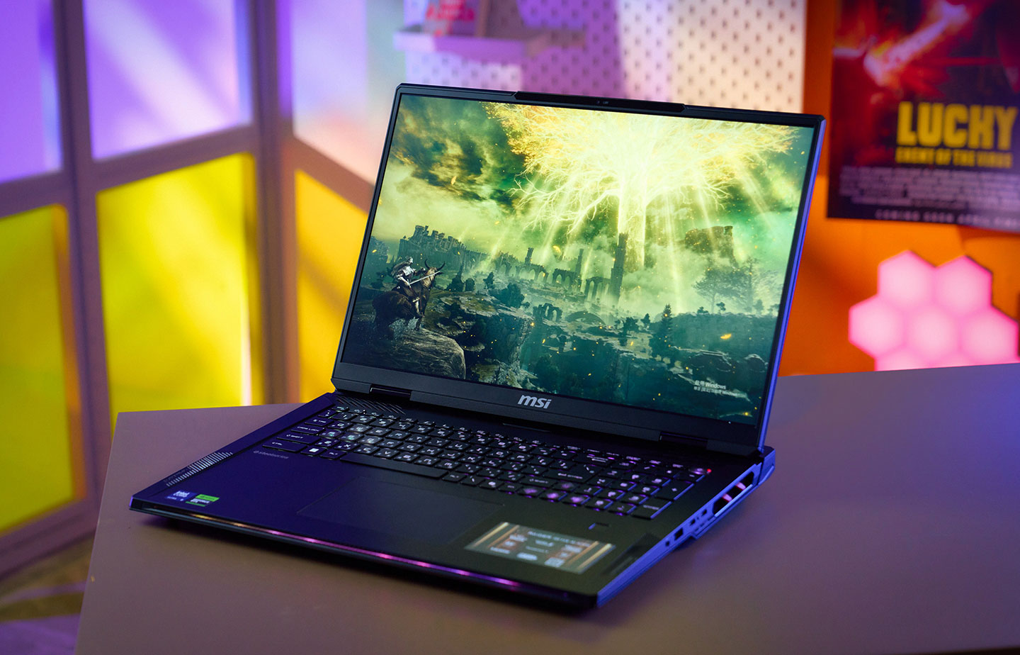MSI Raider 18 HX AI 電競筆電實測：規格全面升級，兼顧遊戲、娛樂與 AI 運算需求！