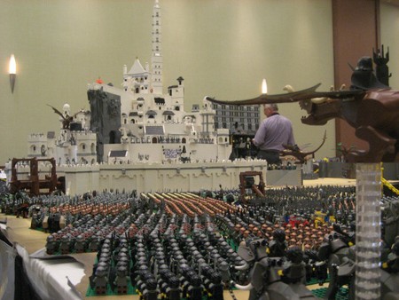 樂高 Lego 魔戒現身,超過萬片積木打造的魔戒場景、人物 | T客邦