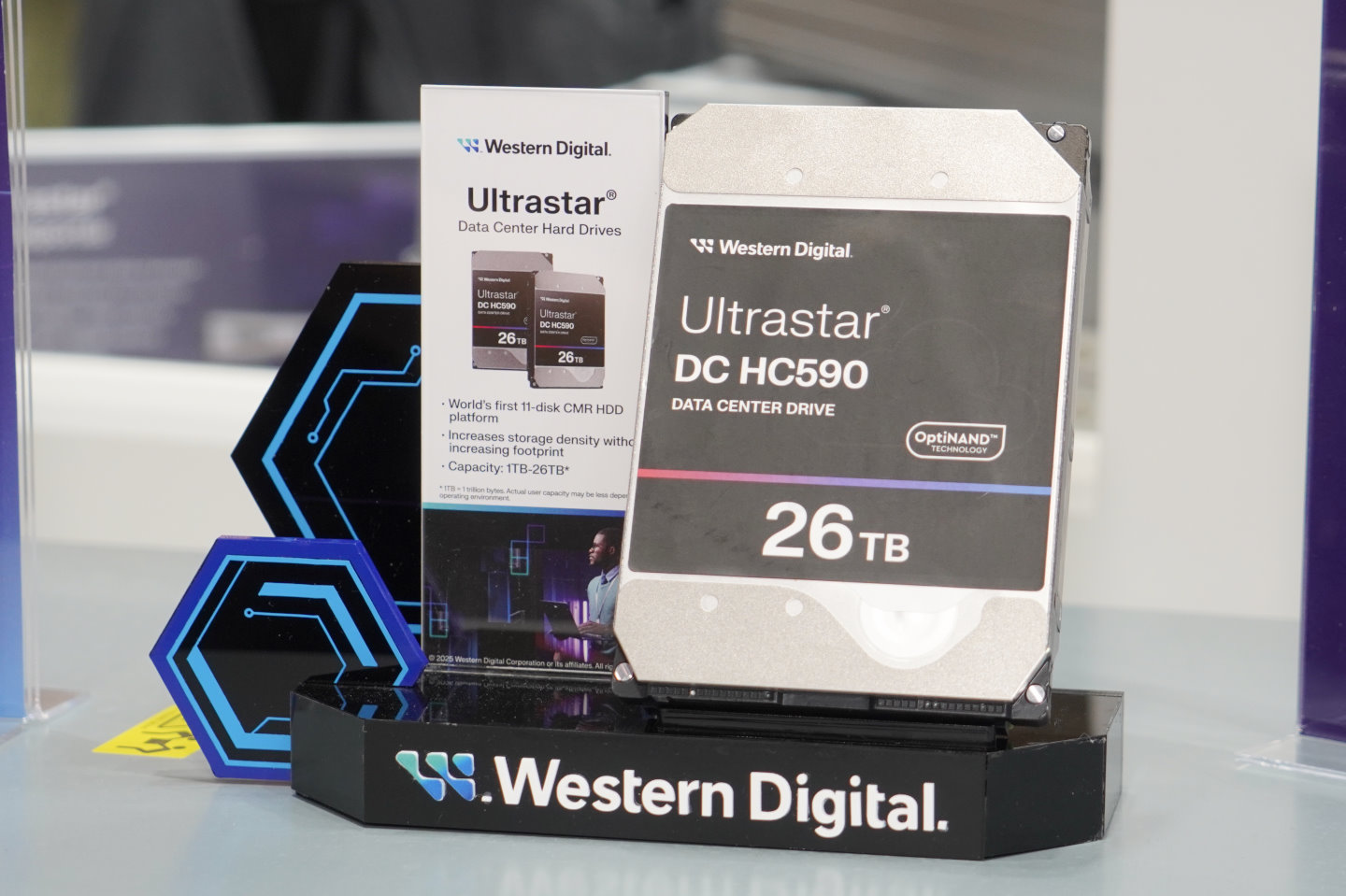 Ultrastar系列是為資料中心應用設計的傳統硬碟，提供1 ~ 26 TB容量選擇。