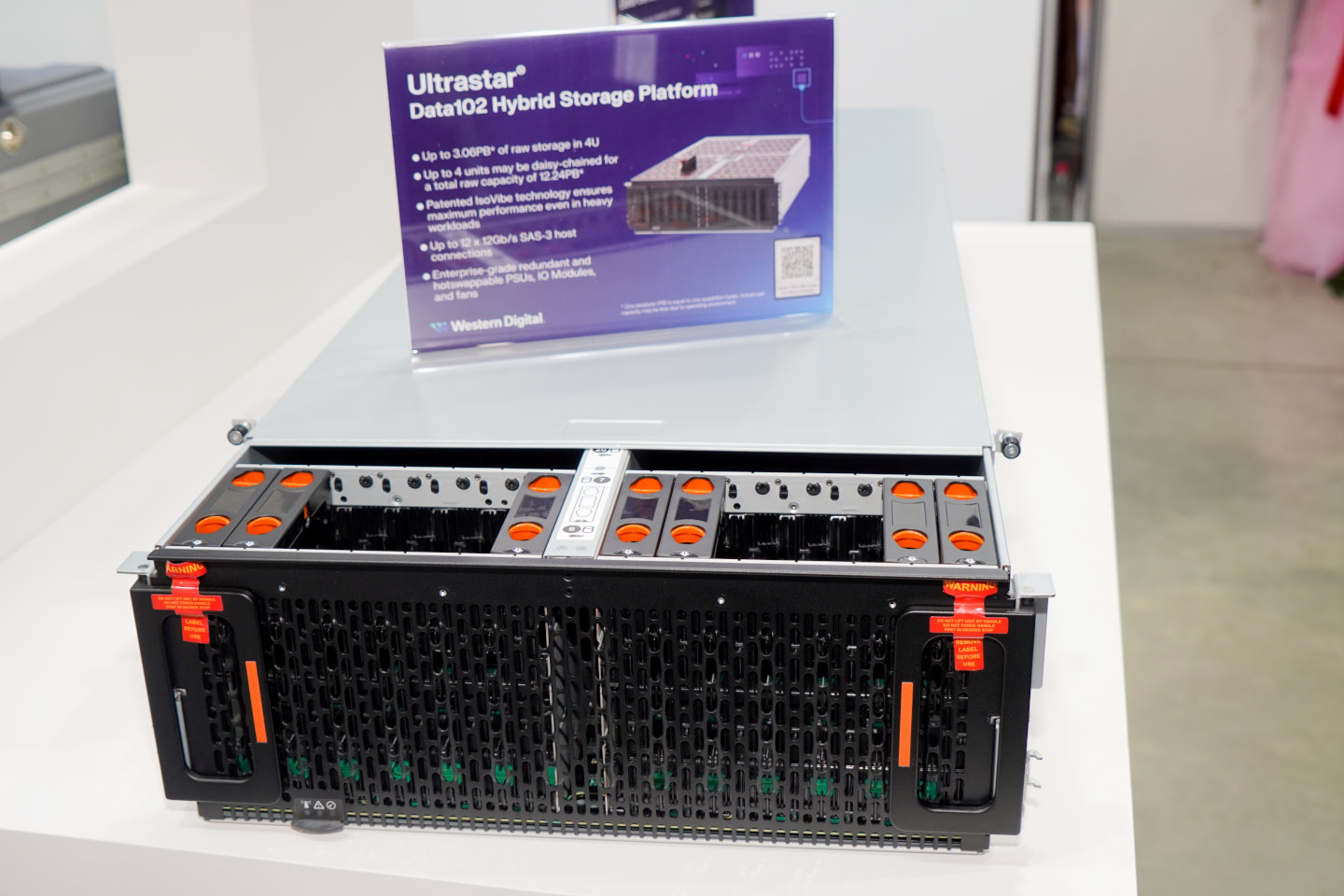 Ultrastar Data 102混合儲存平台能在4U的機架空間中提供高達3.06 PB的儲存容量。