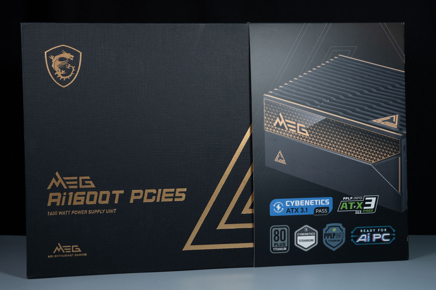 MSI MEG Ai1600T PCIE5 電源供應器盒裝上面各項勳章滿目。