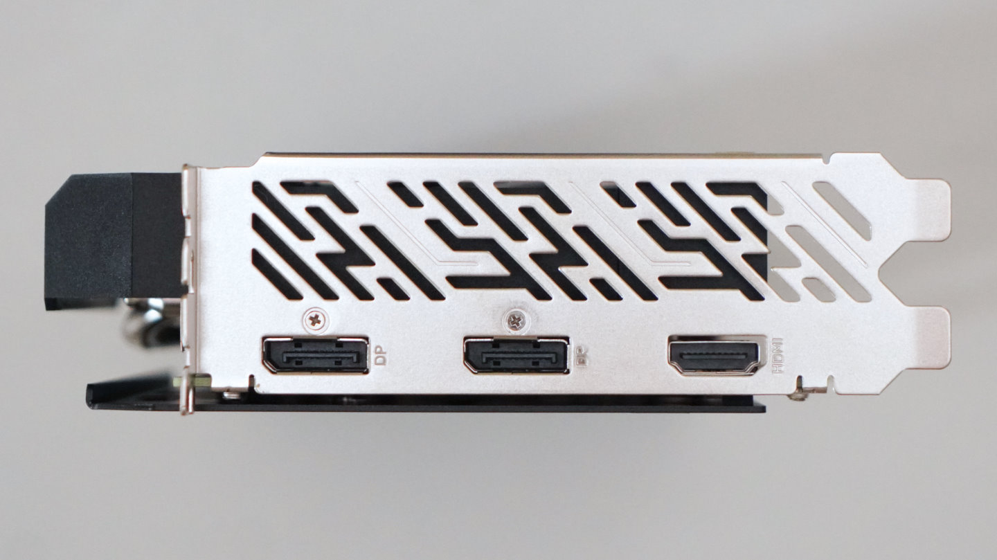 影音輸出端子部分提供2組DisplayPort與1組HDMI。
