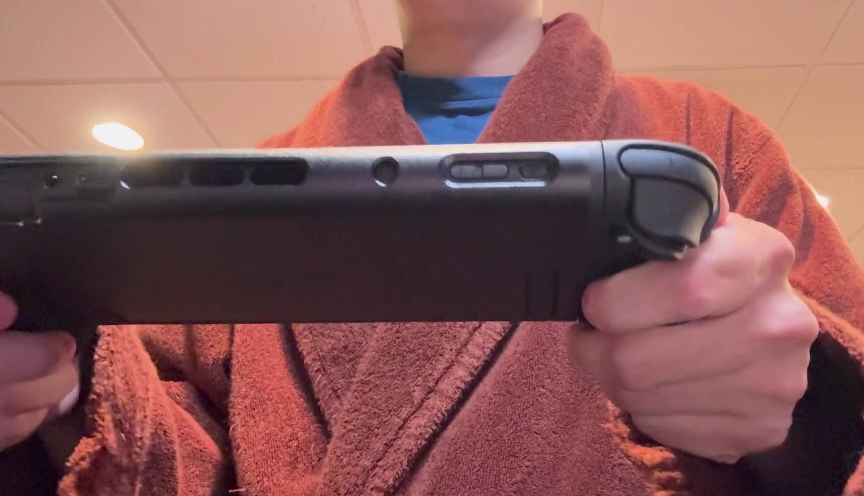 Switch 2 保護殼導致Joy-Con 一碰就掉，廠商反怪玩家「握姿不正常」