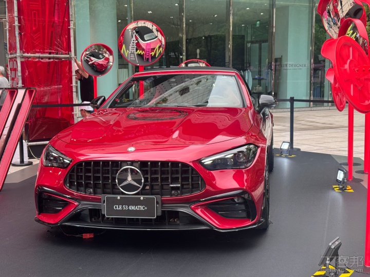 Mercedes-AMG F1 技術性能車款 GT 63 S E PERFORMANCE 也在現場展示。