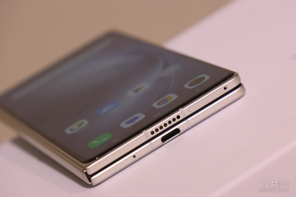 vivo X Fold5 超薄摺疊手機登台，預先登記加送螢幕意外保固