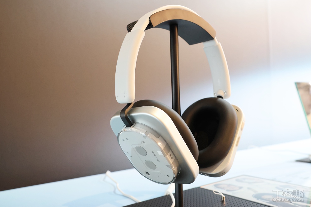 Nothing 推出 Phone (3) 與 Headphone (1)，獨特外型、搭配點陣小螢幕、售價 29,990 元