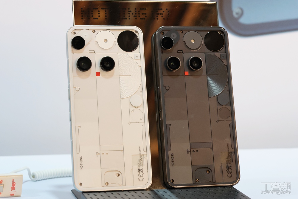 Nothing 推出 Phone (3) 與 Headphone (1)，獨特外型、搭配點陣小螢幕、售價 29,990 元