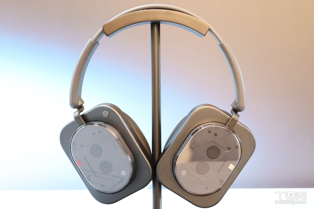Nothing 推出 Phone (3) 與 Headphone (1)，獨特外型、搭配點陣小螢幕、售價 29,990 元