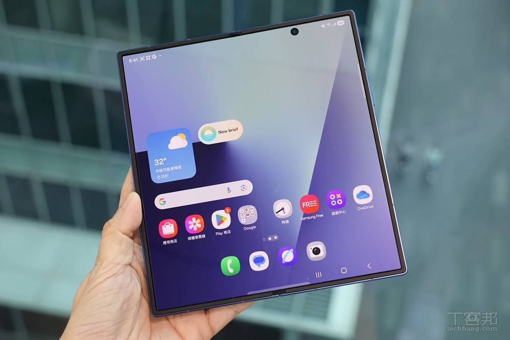 三星 Galaxy Z Fold 7 開箱，摺疊輕薄新標竿，相機、效能全面升級