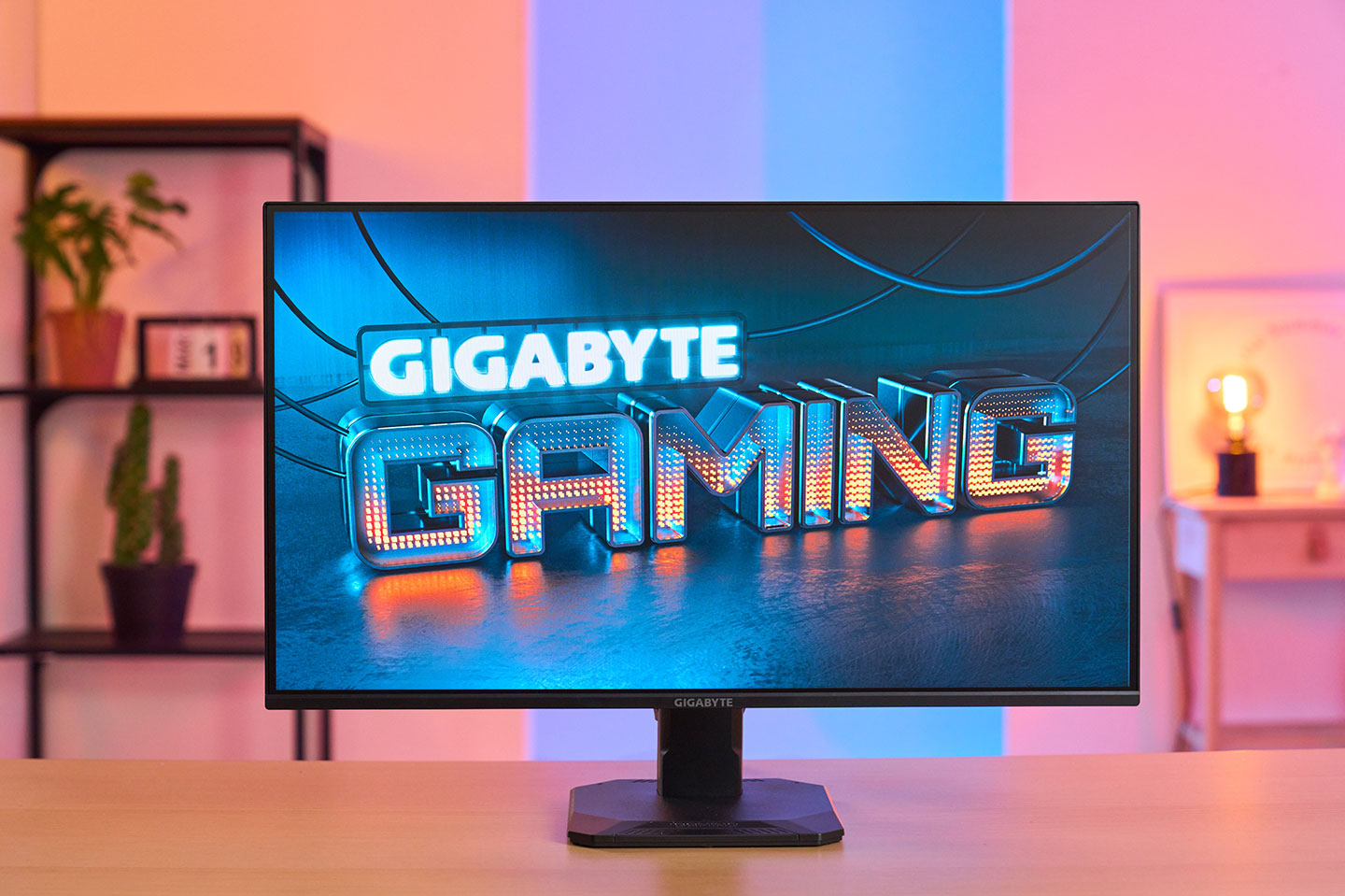 技嘉 GS25F2 的整體外型簡單不花俏，可說是走「實用路線」的代表。