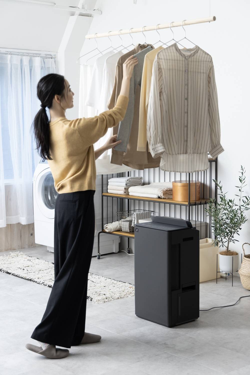 SHARP 推出乾淨方雙氣流美型除濕機，結合除濕、淨化與衣物乾燥功能