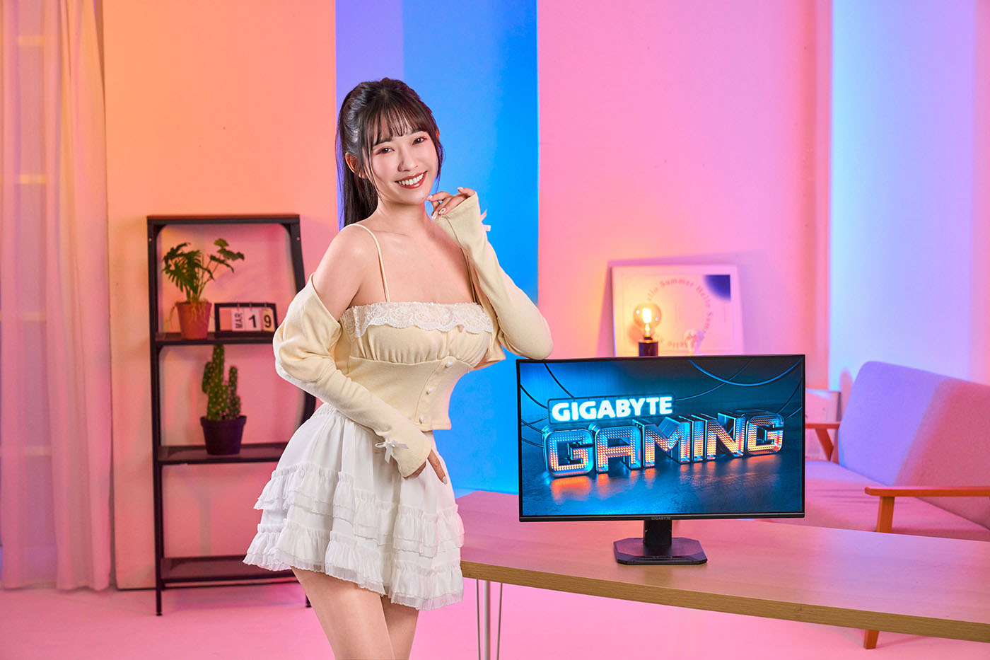 技嘉 GS25F2 電競顯示器擁有剛剛好的 24.5 吋畫面大小，搭配 200Hz 超高更新率與 1ms 的反應速度，堪稱是 FPS 玩家的電競神器！